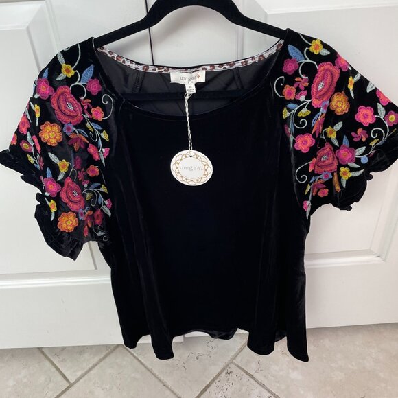 NWT Umgee+  Black Velvet Embroidered Short Sleeve Rounded Neck Pullover Top - Picture 4 of 9
